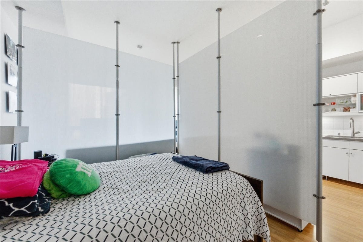 Building Photo - 350 W Ash St