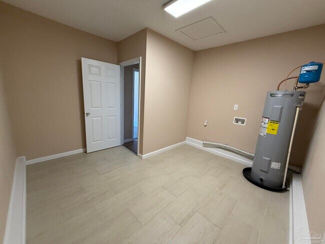 Building Photo - 7845 Le Jeune Dr