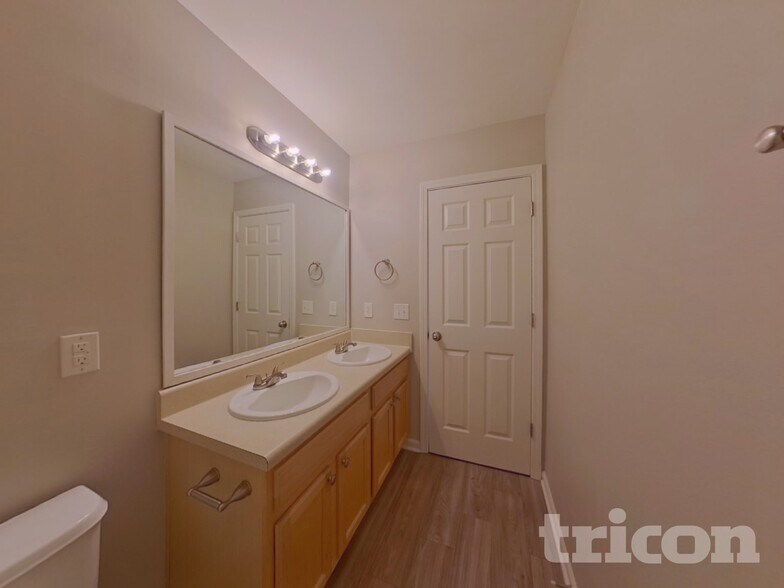 Building Photo - 5322 Peachwood Dr