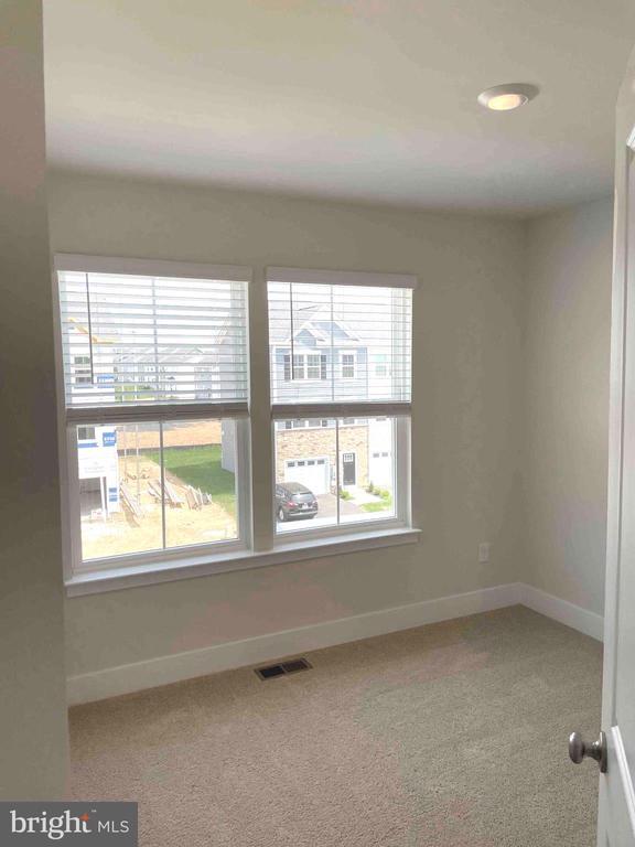 Building Photo - 161 Munsee Cir