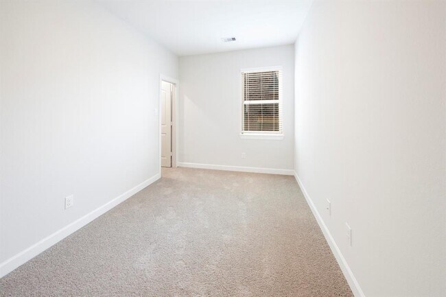 Building Photo - 6111 White Spruce Dr