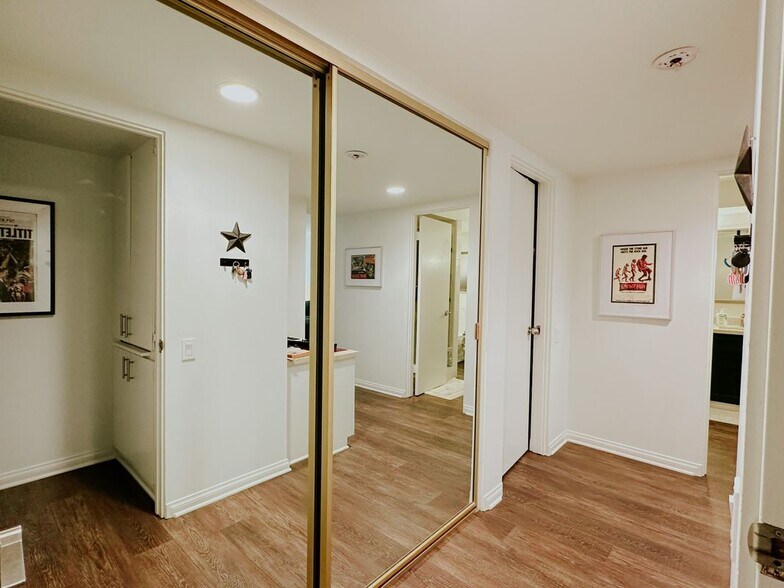 Building Photo - 10590 Wilshire Blvd