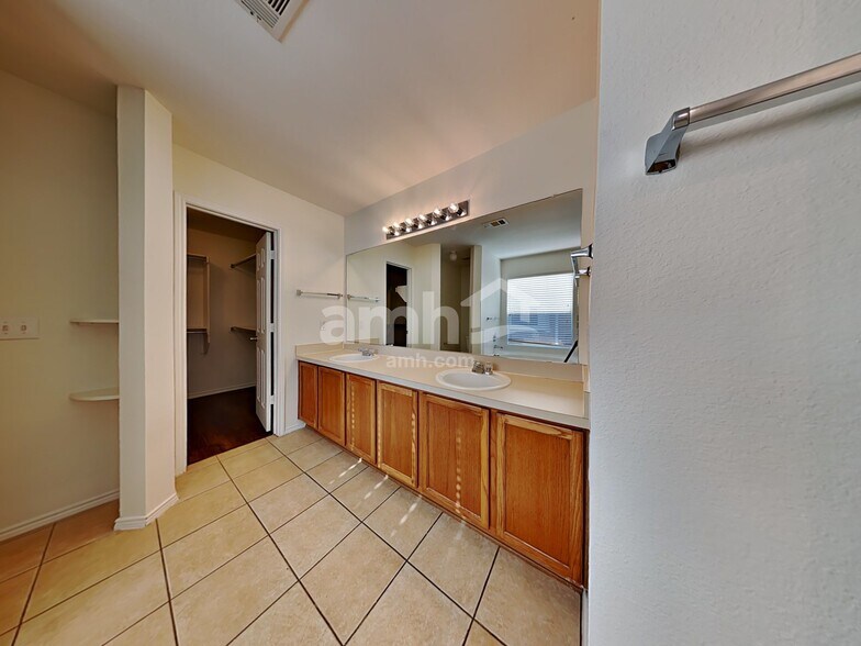 Building Photo - 1813 Wind Dancer Trail