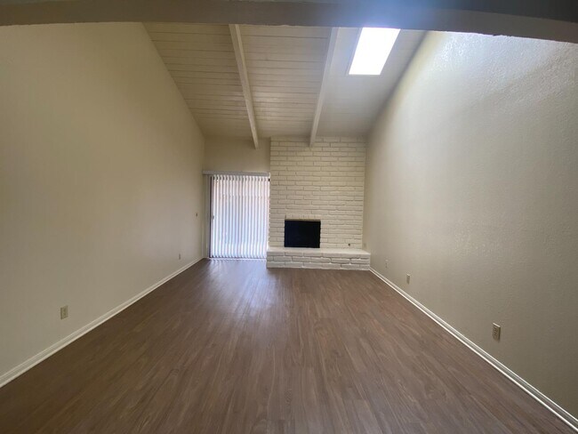 Building Photo - 1537 W Boston Ave