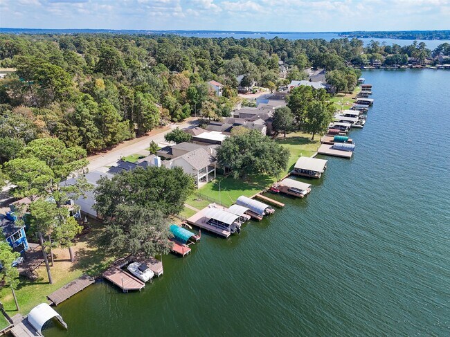 Building Photo - 3203 Poe Dr