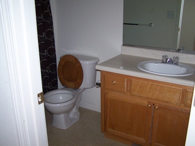 Building Photo - 3 Bedroom 2 Bath Charmer