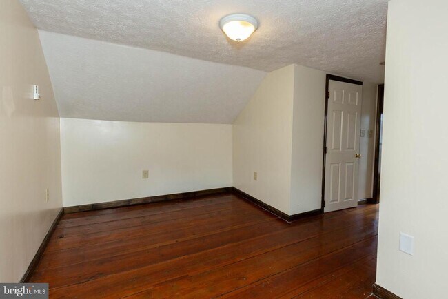 Building Photo - 218 S West St