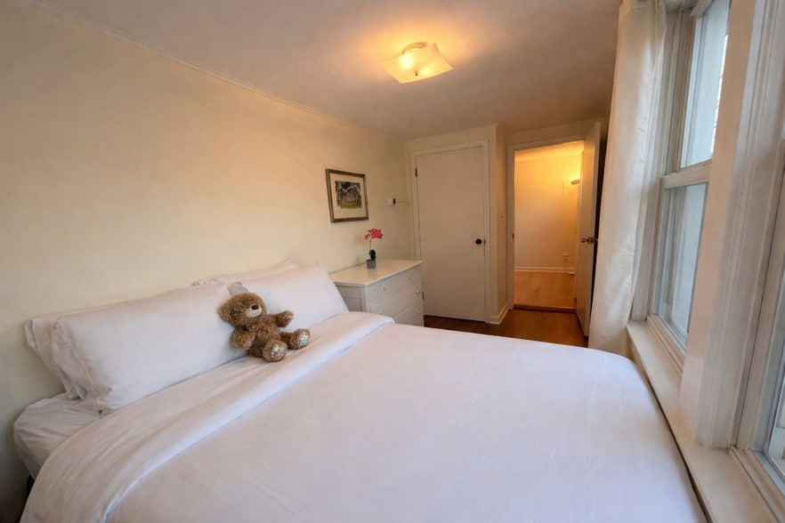 Guest Bedroom 2 - View 2 - 131 Livingston Ave