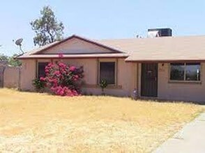 Building Photo - EXCELLENT VALUE ON THE PHOENIX/TEMPE BORDER!