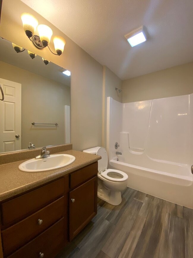 Building Photo - 3 Bedroom Home in Jimtown Schools!
