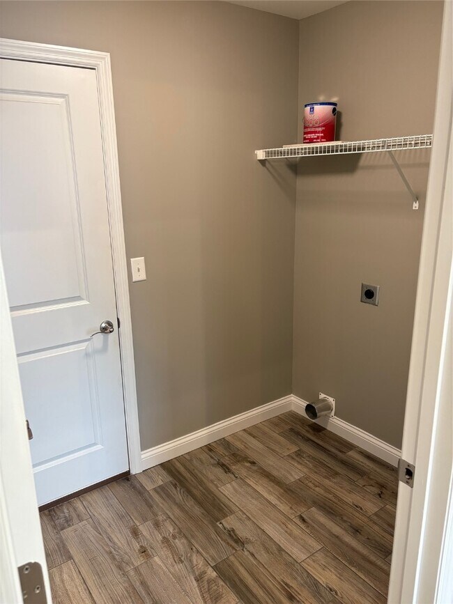 Building Photo - 22 Tennis Ct