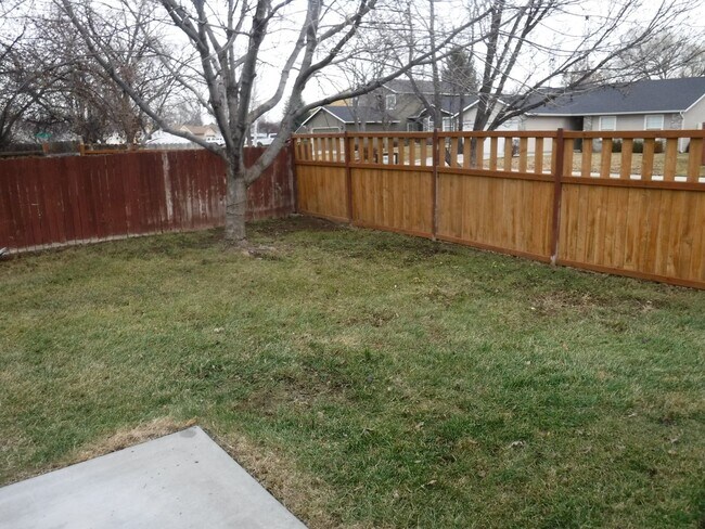 Building Photo - Charming Meridian home with 3 bed 2.5 bath and an office. Located in the Trailway Park Subdivisio...