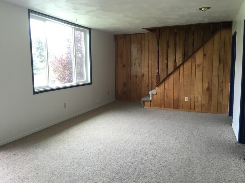 Building Photo - 245 SW Arbor St