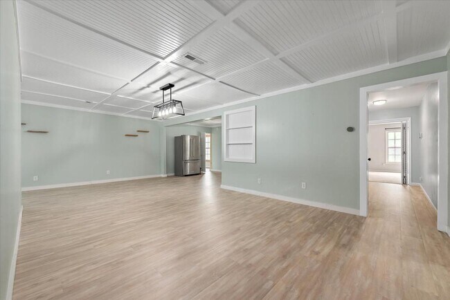 Building Photo - 106 Wind Creek Ln