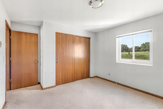 Building Photo - 16 W Klubertanz Dr