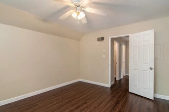 Building Photo - 7405 Charmant Dr