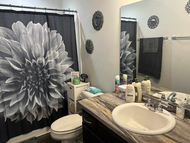 Building Photo - 345 Mcclelland Lp NE