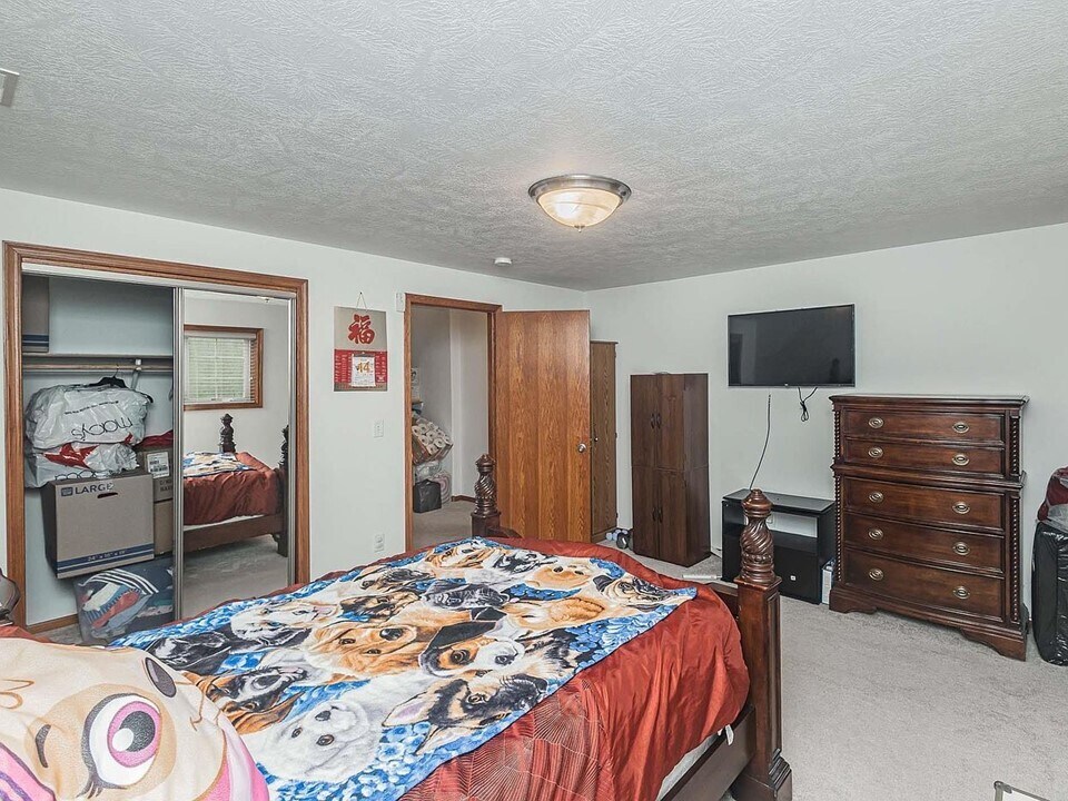 Building Photo - 809 S Outlook Dr