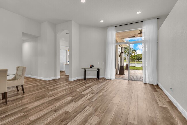 Building Photo - 950 Marina Dr