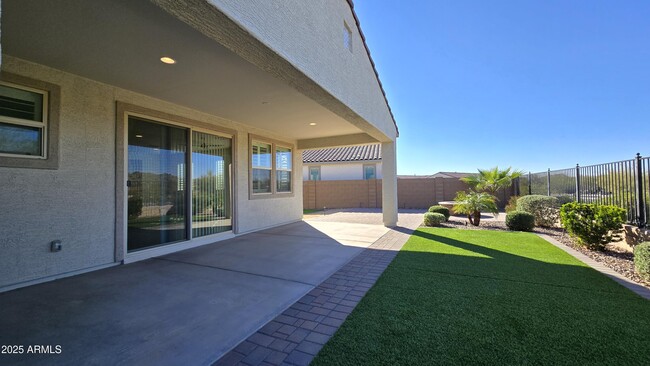 Building Photo - 17864 W Thistle Landing Dr