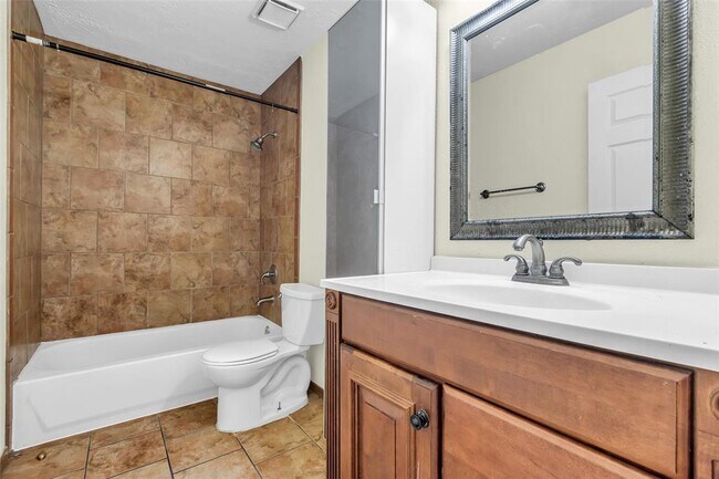 Building Photo - 15830 Pipers View Dr