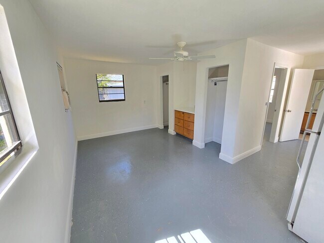 Building Photo - 1955 10th Pl