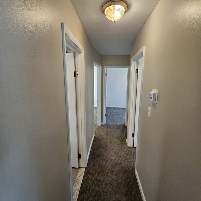 Building Photo - 3 Bedroom, 2 Bathroom, 2 Car Garage Brick ...