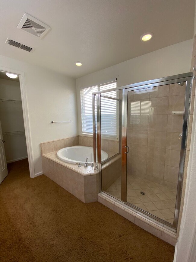 Building Photo - Elegant 2 story home in NW Visalia Coming ...