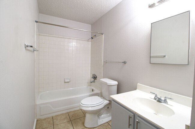 Building Photo - 5515 Kenton Bluff