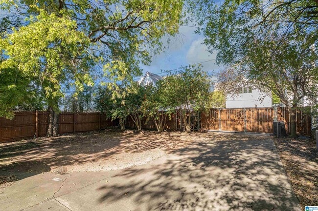 Building Photo - 3716 6th Ave S