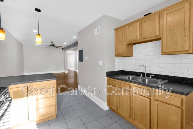 Building Photo - 1205 Hertel Ave