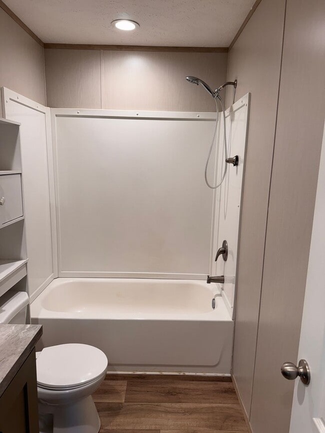 Building Photo - 3 Bedroom || 2 Bathroom in Concord