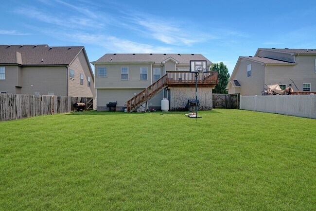 Building Photo - Welcome to Chinook Haven – Your Spacious Retreat Near Fort Campbell!