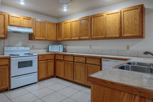 Building Photo - 100 Ramon Cardenas Dr
