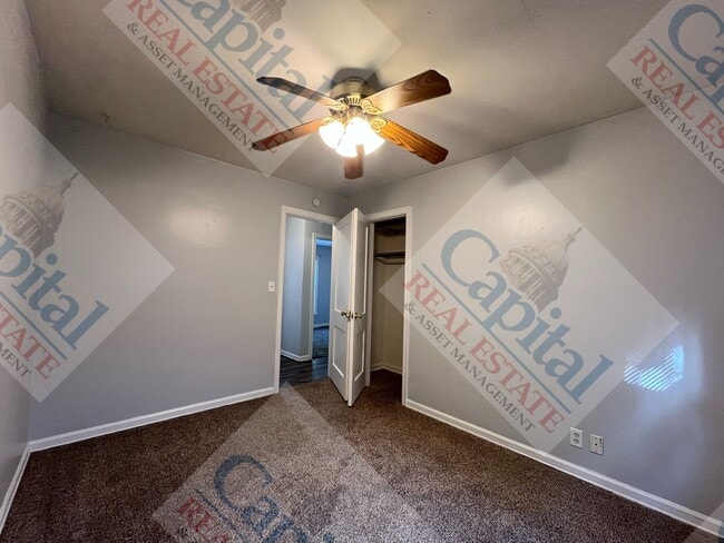 Building Photo - Charming 3 Bedroom