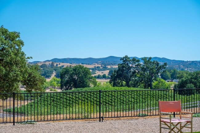 Building Photo - AVAILABLE NOW - Furnished Luxury Wine Coun...