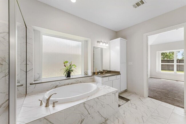 Building Photo - 2311 Jitterbug Ln