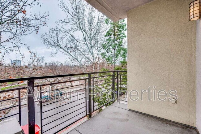 Building Photo - 800 N 8th St