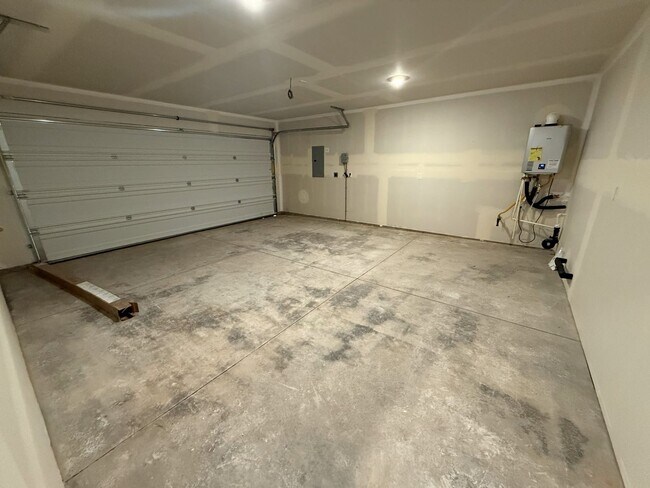 Building Photo - Brand New 3 Bedroom Home in Reserve in the Pines – Modern Living in a Prime Location