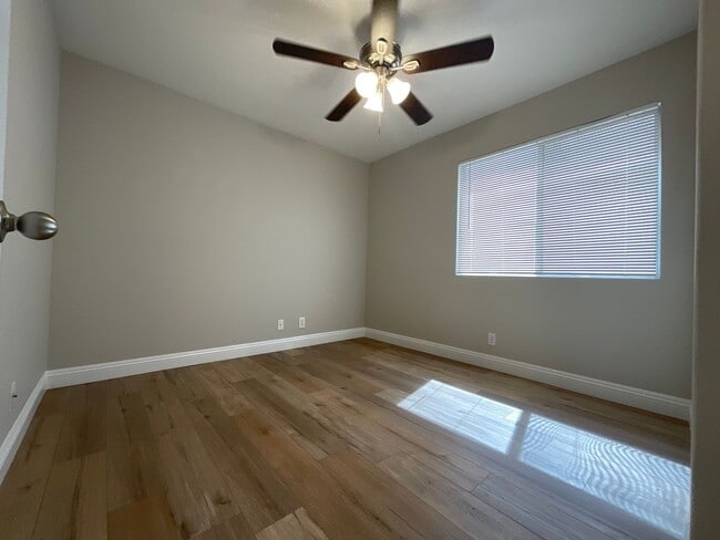 Building Photo - Single story 4br, 2bth, 2cg