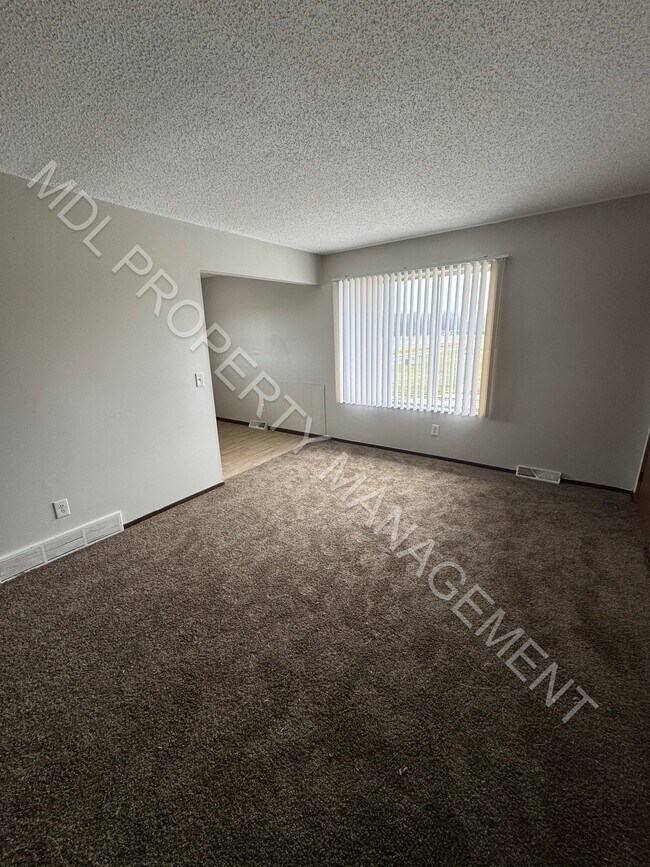 Primary Photo - Thomas White Apartments