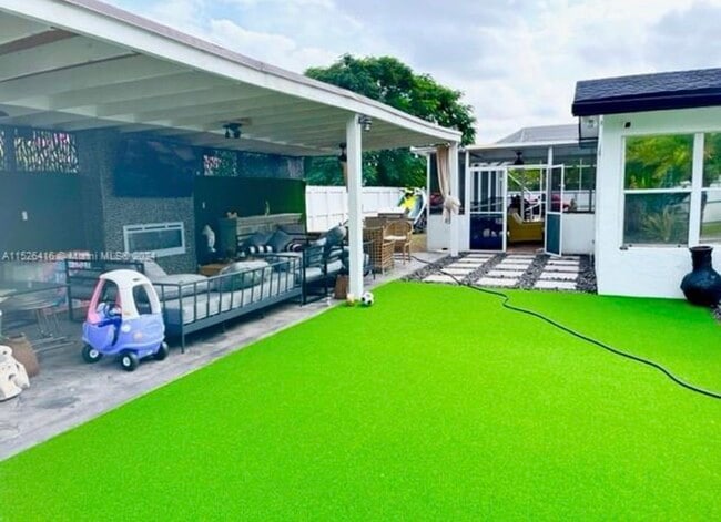 Building Photo - 496 W Melrose Cir