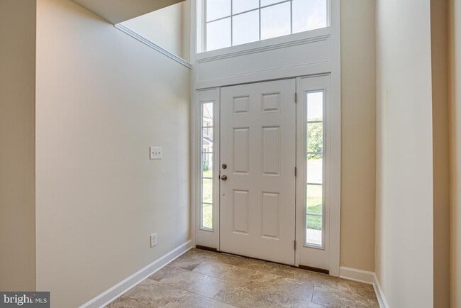 Building Photo - 30 Andrews Pl