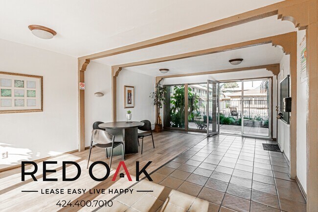 Building Photo - 4900 Clair Del Ave