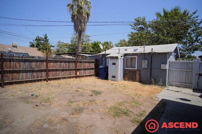 Building Photo - 512 Woodrow Ave