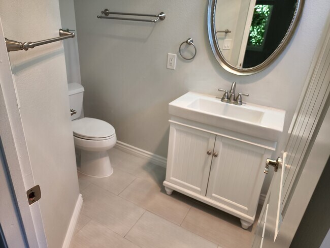 Building Photo - 323 S Broadway