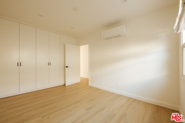 Building Photo - 244 Dimmick Ave