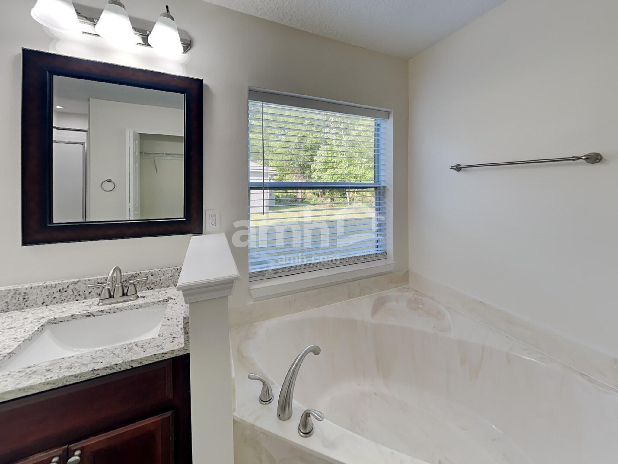 Building Photo - 1411 Samantha Cir S