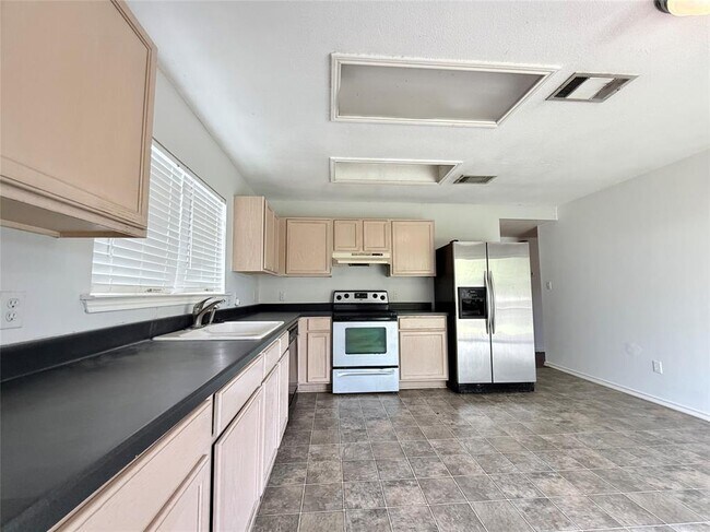 Building Photo - 2734 High Point Dr