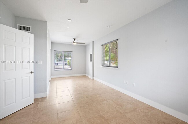 Building Photo - 4 Transylvania Ave